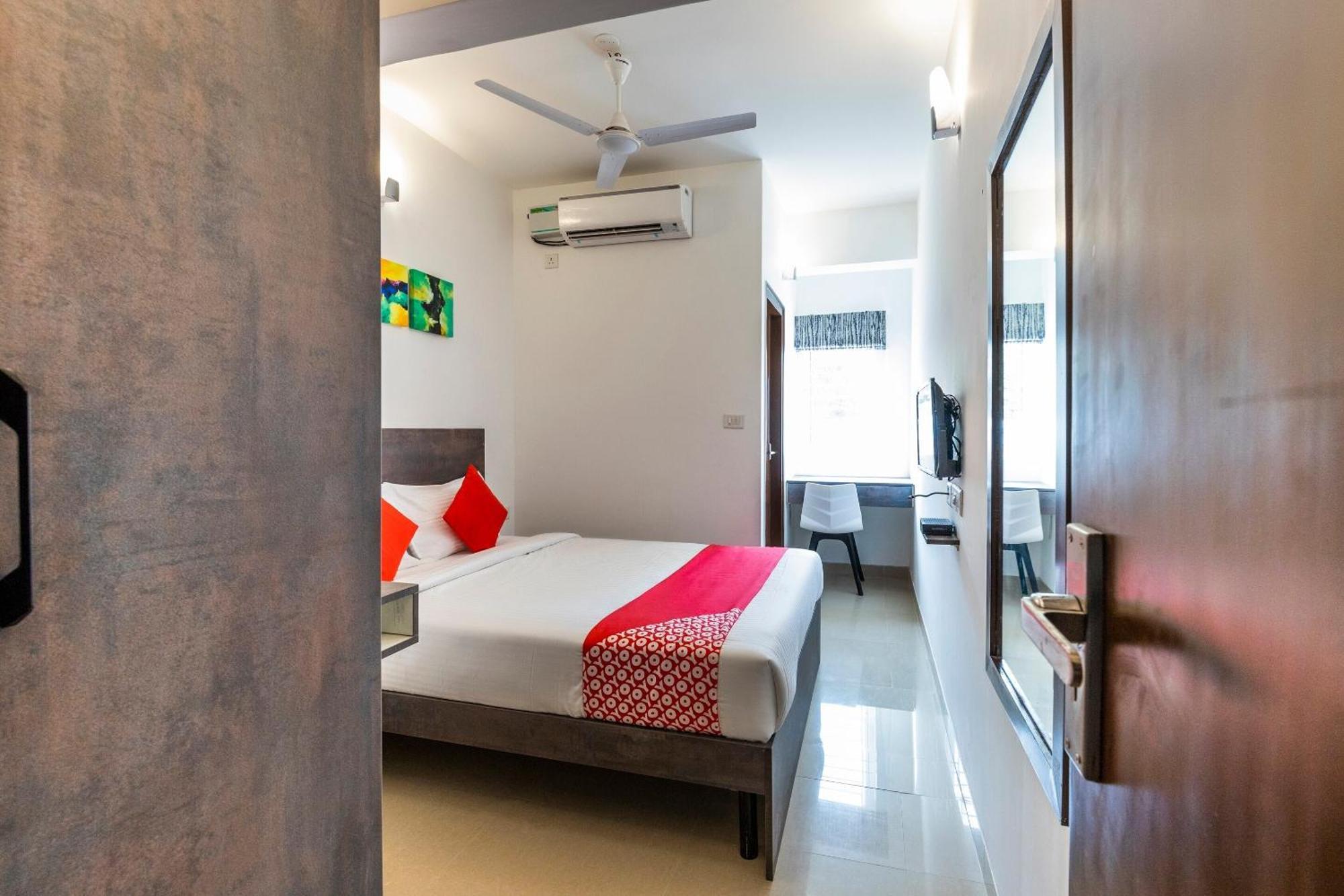 Super Townhouse Hebbal Hotel Bangalore Exterior foto